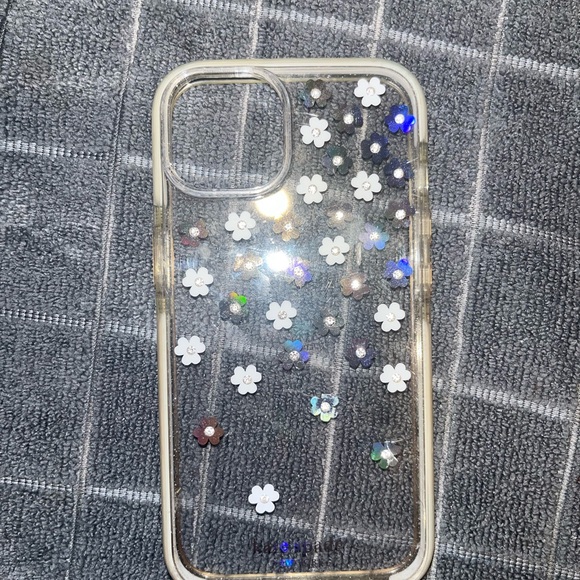 ❌sold 💛 Bundle$4- Kate spade iPhone 13 regular - hardshell case - Picture 3 of 5